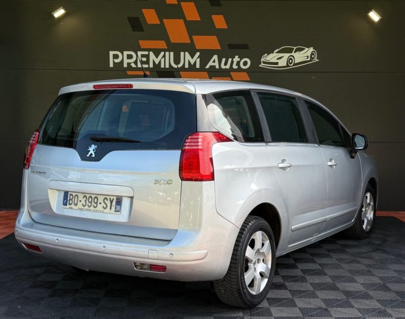 PEUGEOT 5008 2011