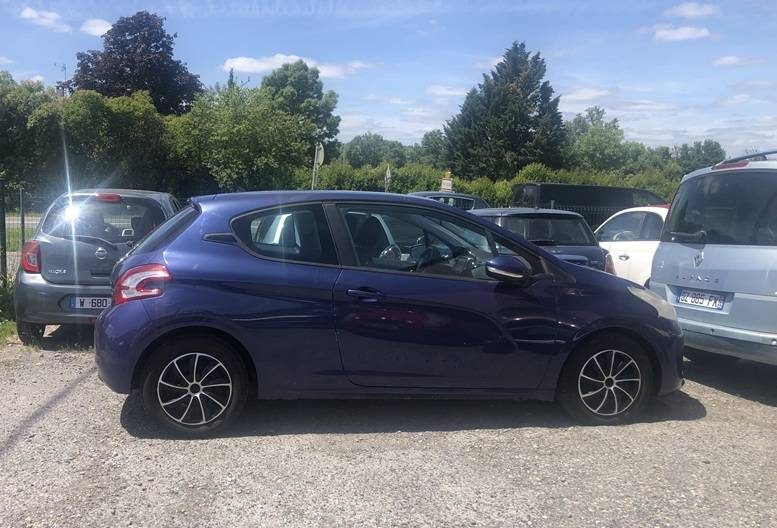 PEUGEOT 208 active 2013 12 mois de garantie