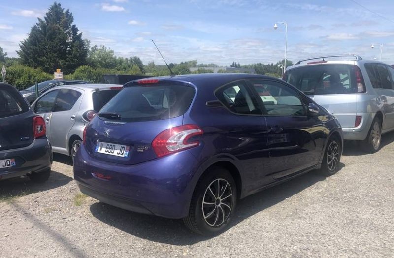 PEUGEOT 208 active 2013 12 mois de garantie