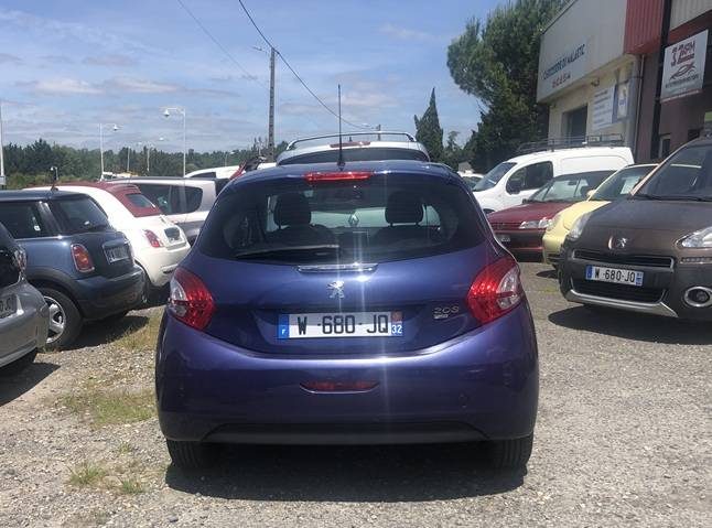 PEUGEOT 208 active 2013 12 mois de garantie