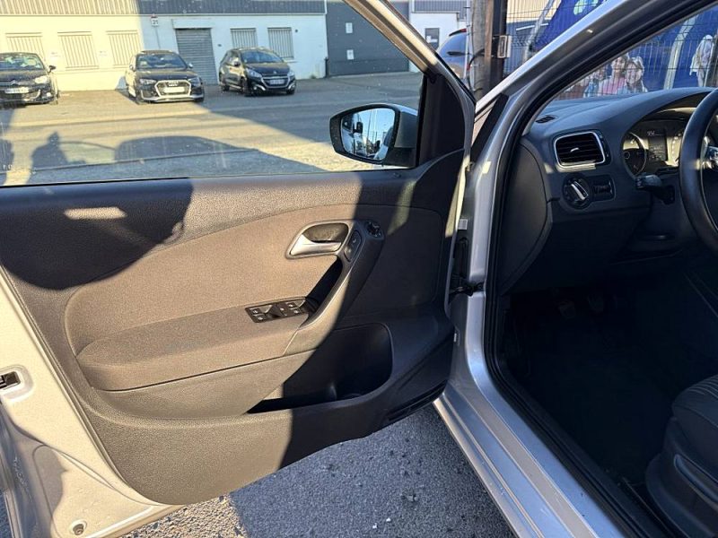 VOLKSWAGEN POLO 2010