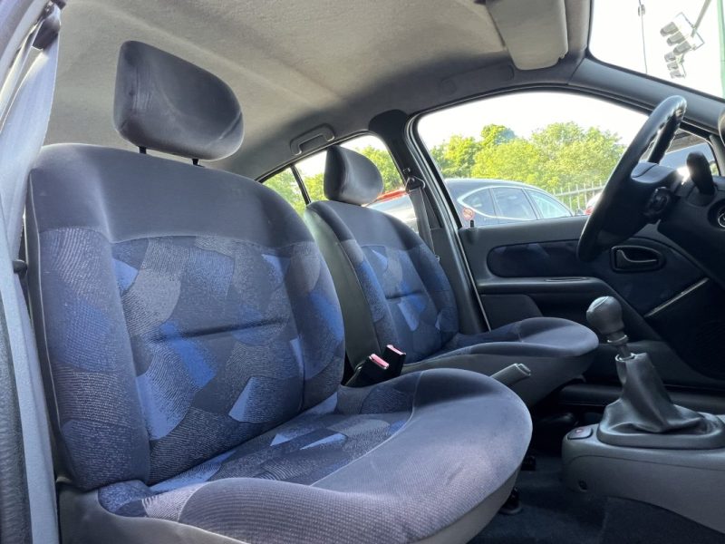 RENAULT CLIO 2 II RTE 1.2 i 60 Cv 56 300 Kms 5 PORTES EXCELLENT ETAT - GARANTIE 1 AN