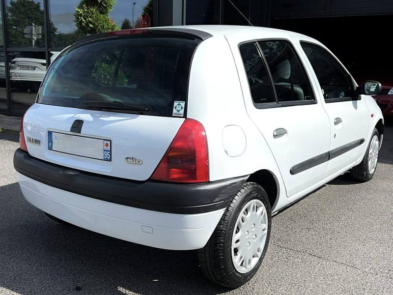 RENAULT CLIO 2 II RTE 1.2 i 60 Cv 56 300 Kms 5 PORTES EXCELLENT ETAT - GARANTIE 1 AN