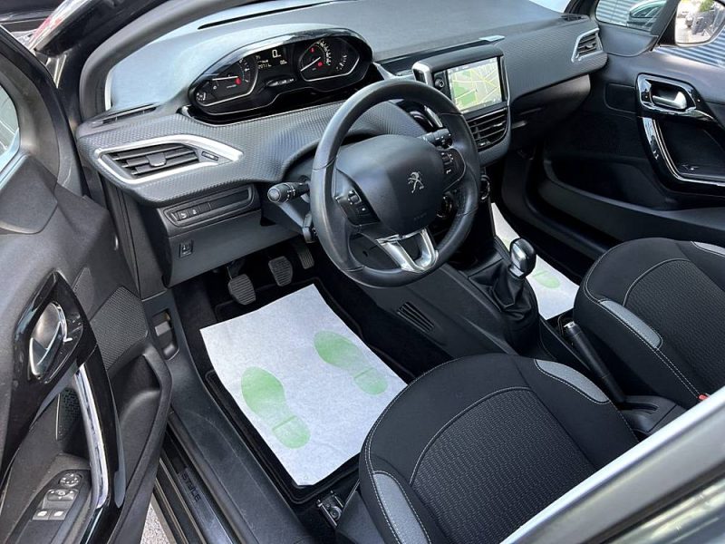 PEUGEOT 208 PHASE 2 II STYLE 1.2 82 Cv ECRAN GPS TACTILE / 29 700 Kms CRIT AIR 1 - GARANTIE 1 AN