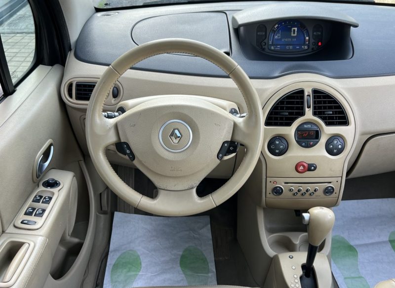 RENAULT MODUS INITIALE 1.6 115 Cv BOITE AUTOMATIQUE CUIR TOIT PANO REGULATEUR CRIT AIR 2 Garantie1an