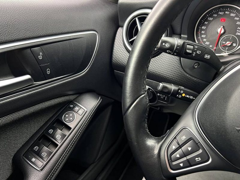 MERCEDES CLASSE A 3 III PHASE 2 180 1.6 122 Cv TOIT OUVRANT APPLE CARPLAY CRIT AIR 1 - GARANTIE 1 AN