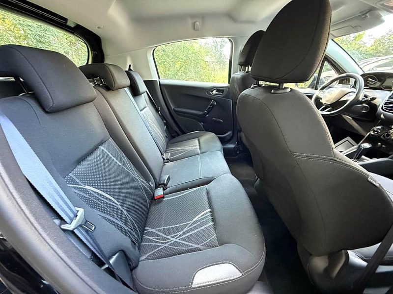 PEUGEOT 208 1.4 HDI 68 ACTIVE BVA 5P