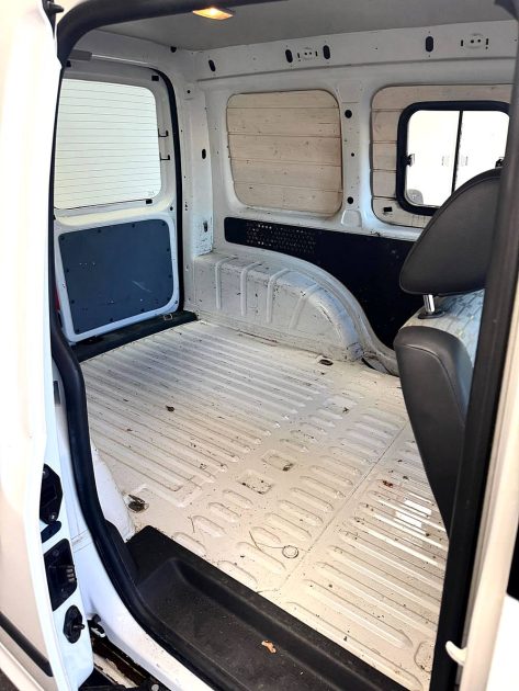 VOLKSWAGEN CADDY 2010