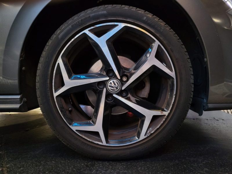 VOLKSWAGEN POLO VI 1.0 TSI 95CH R-LINE / 1ERE MAIN / TOIT OUVRANT / LUMIERE D'AMBIANCE / RADAR RECUL