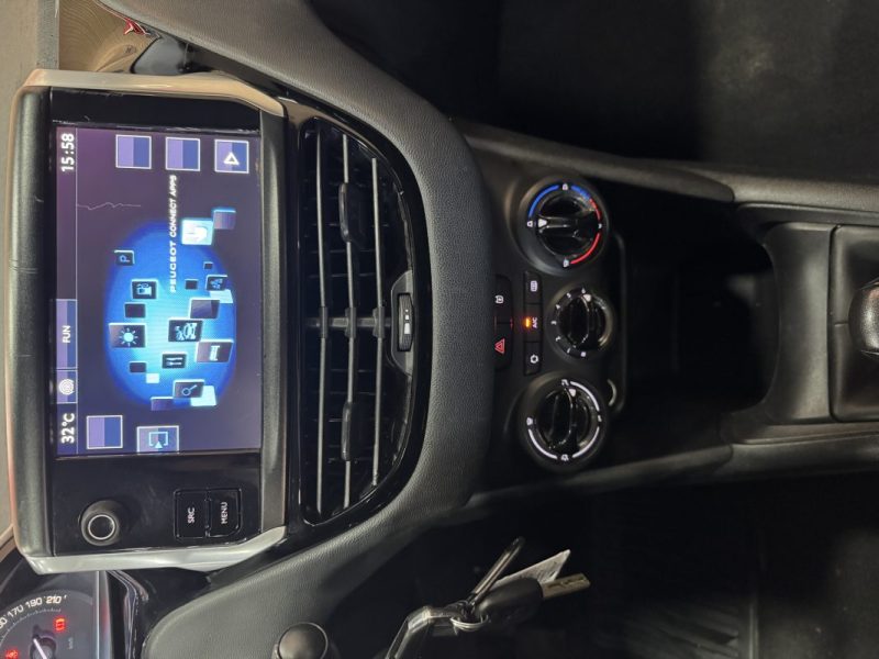 PEUGEOT 208 1.2 VTI 82cv 2016