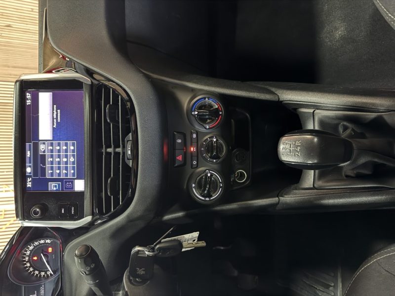 PEUGEOT 208 1.2 VTI 82cv 2016