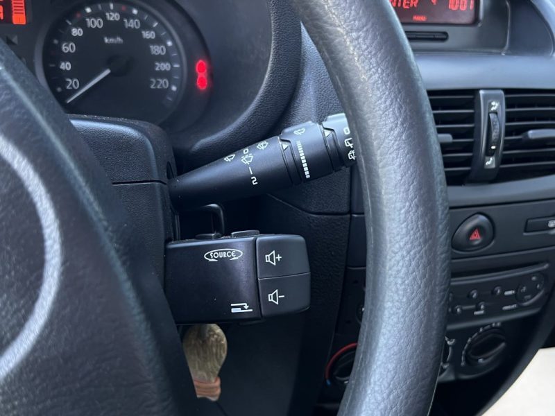 RENAULT CLIO 2 II PHASE 2 CAMPUS 1.2 75 Cv 1ERE MAIN / 5 PORTES BLUETOOTH CRIT AIR 1 - GARANTIE 1 AN