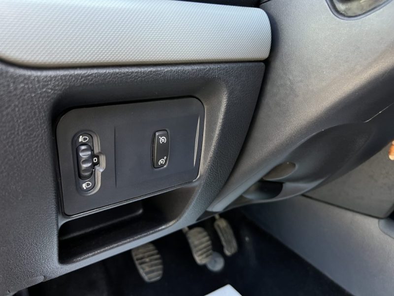 RENAULT CLIO 2 II PHASE 2 CAMPUS 1.2 75 Cv 1ERE MAIN / 5 PORTES BLUETOOTH CRIT AIR 1 - GARANTIE 1 AN