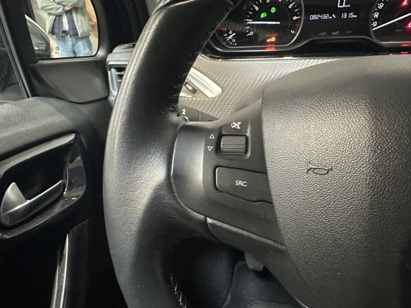 PEUGEOT 208 1.2 VTI 82ch BVM5 Style - KIT DISTRIBUTION OK - APPLE CARPLAY
