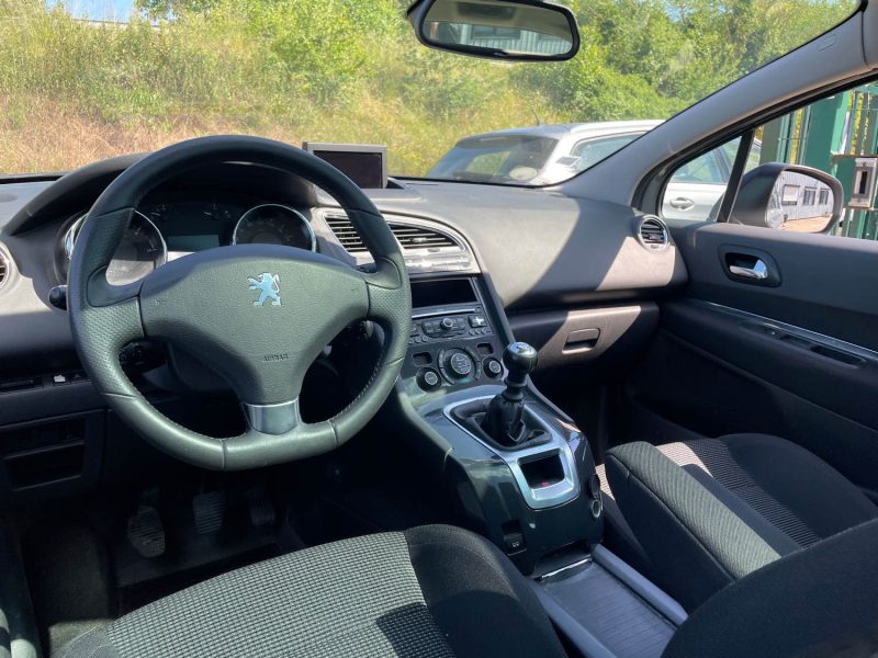PEUGEOT 5008 5 Placed