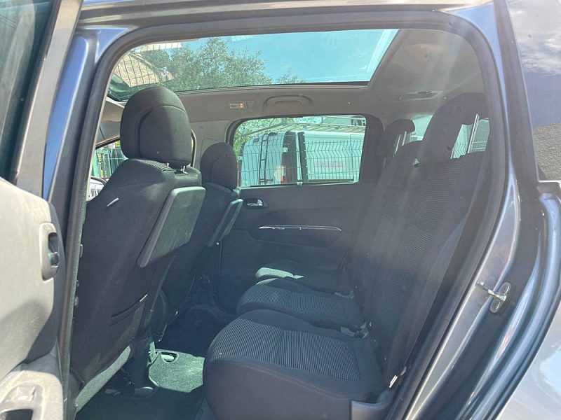 PEUGEOT 5008 5 Placed