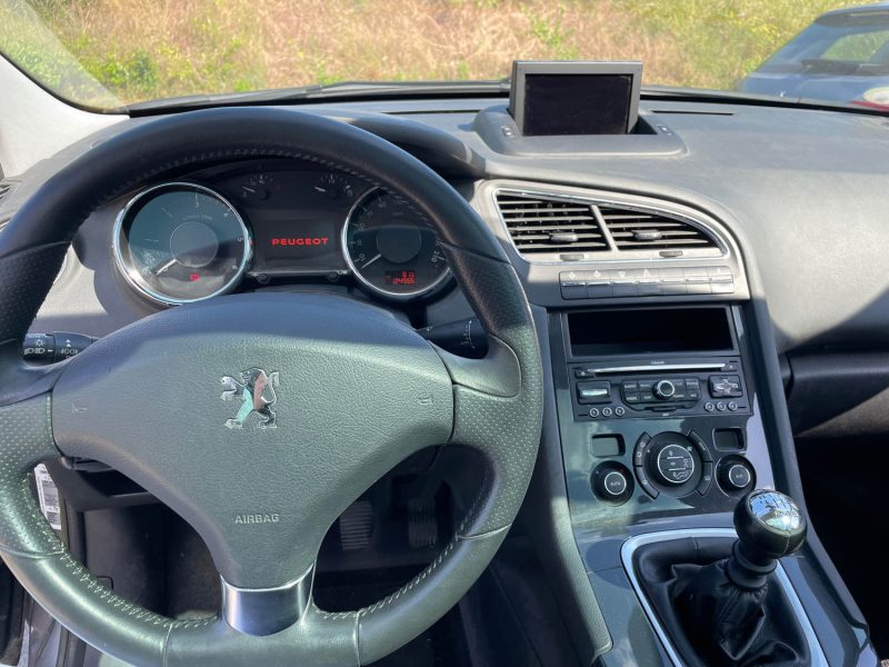 PEUGEOT 5008 5 Placed