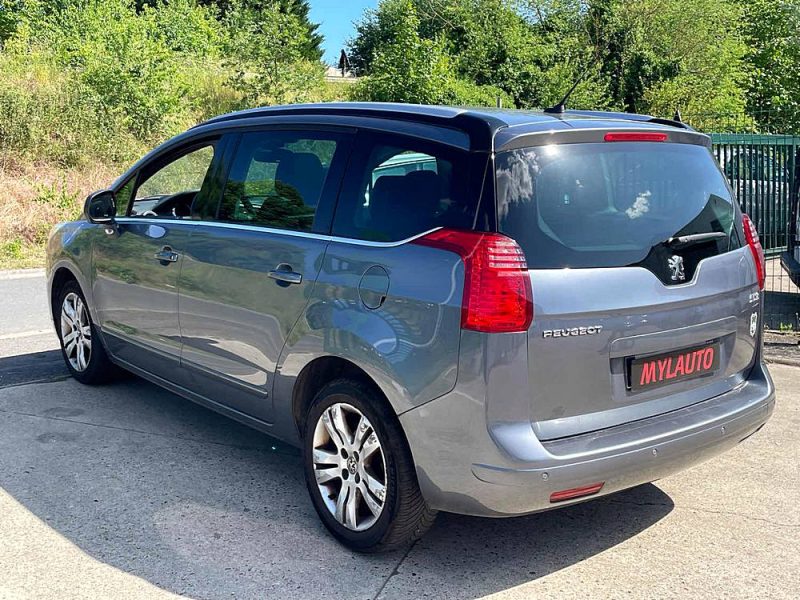 PEUGEOT 5008 5 Placed