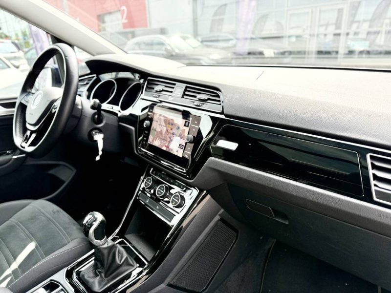 VOLKSWAGEN TOURAN 2020