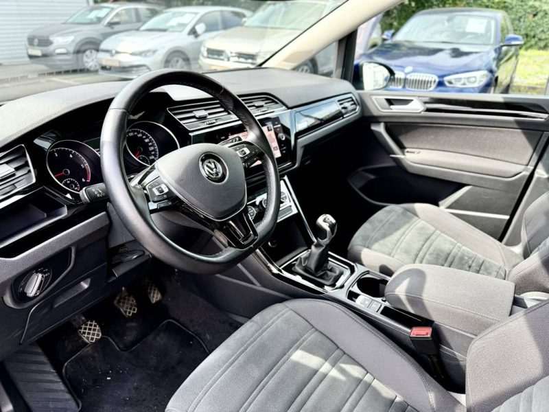 VOLKSWAGEN TOURAN 2020