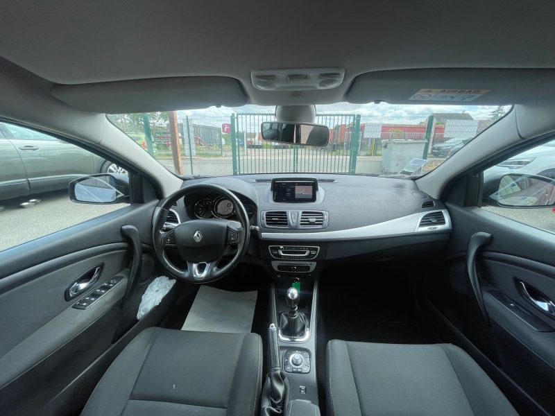 RENAULT MEGANE 2014 3 PHASE 3 1.2i - 16V TURBO TCE 130 CRIT'AIR 1