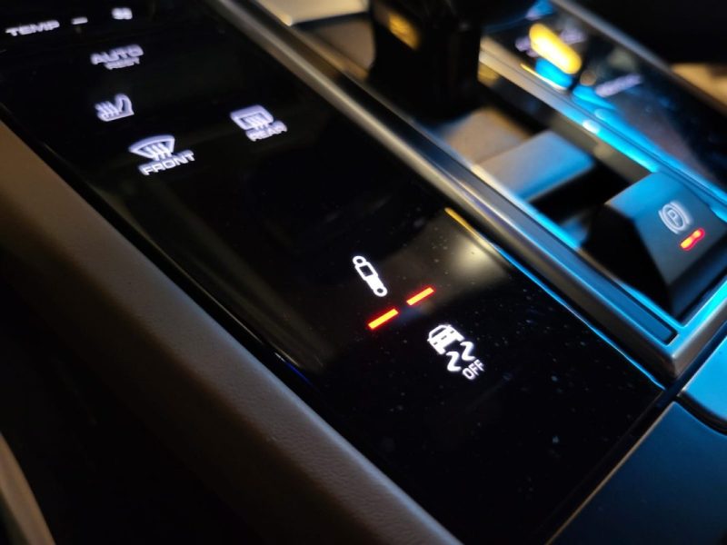 PORSCHE CAYENNE 3.0 V6 E-HYBRID 462CH 3.0 V6 E-HYBRID 462CH / JANTES 21 SPYDER / SONO BOSE / ATTELAG