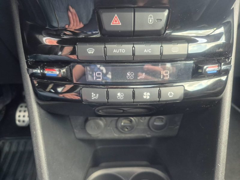PEUGEOT 208 2013