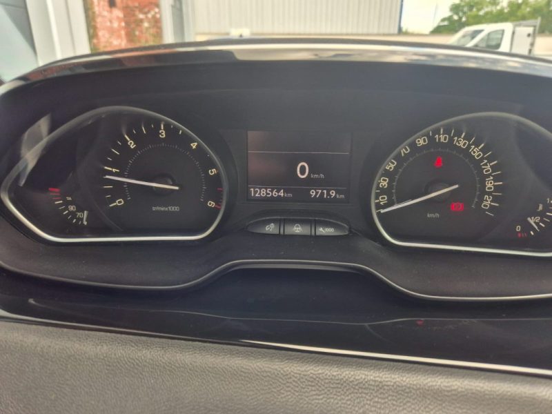 PEUGEOT 208 2013