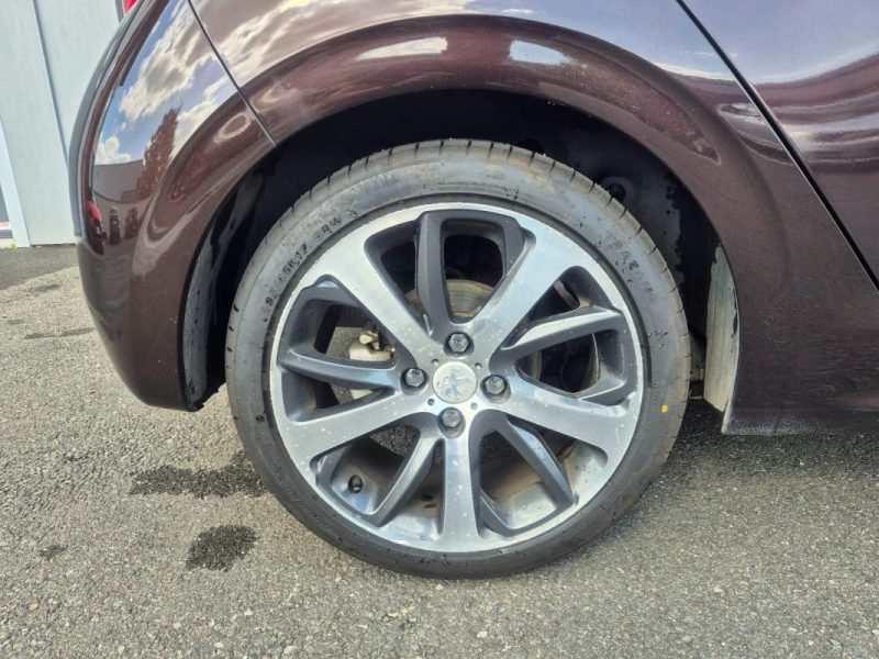 PEUGEOT 208 2013