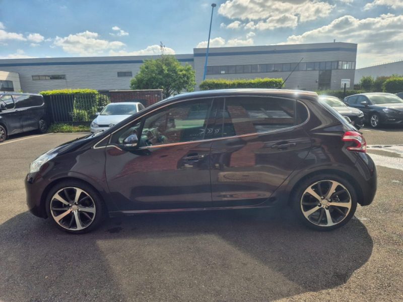 PEUGEOT 208 2013