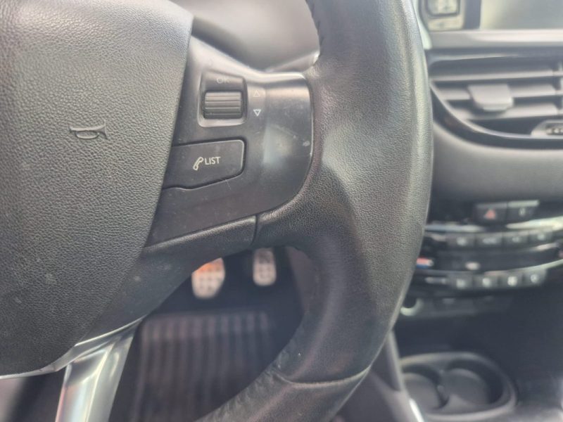 PEUGEOT 208 2013