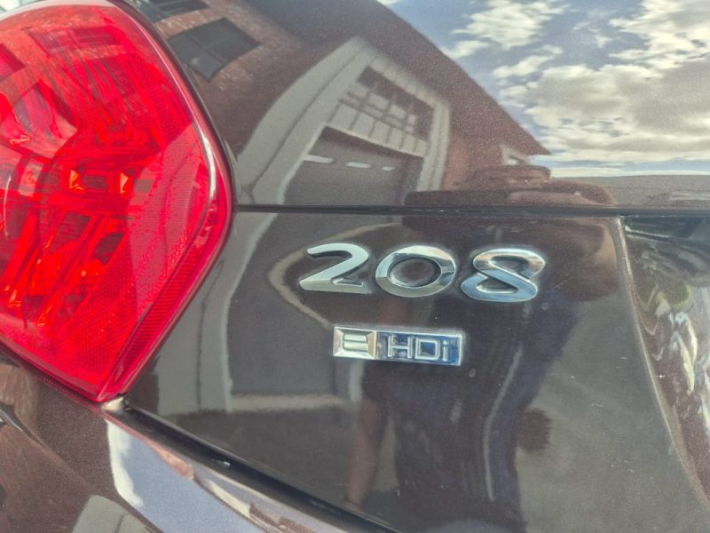 PEUGEOT 208 2013