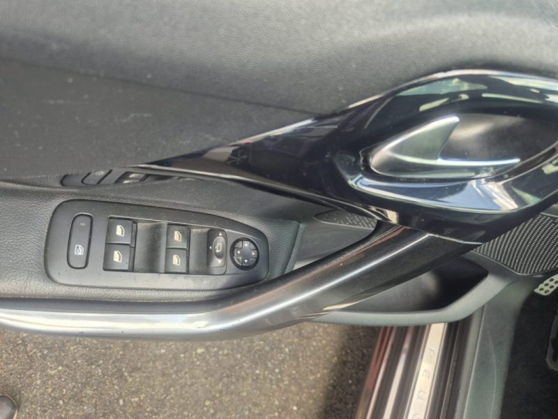 PEUGEOT 208 2013