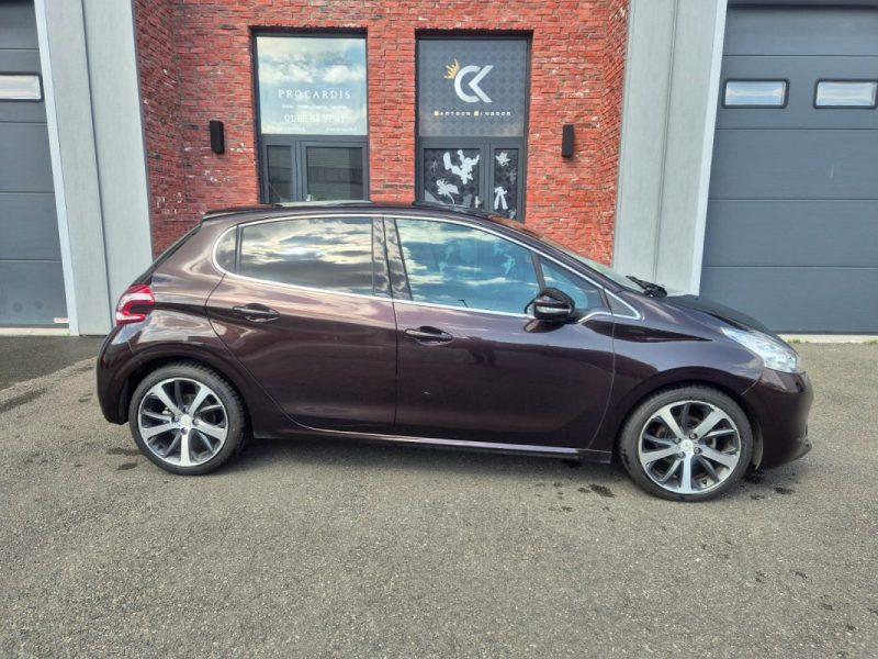 PEUGEOT 208 2013