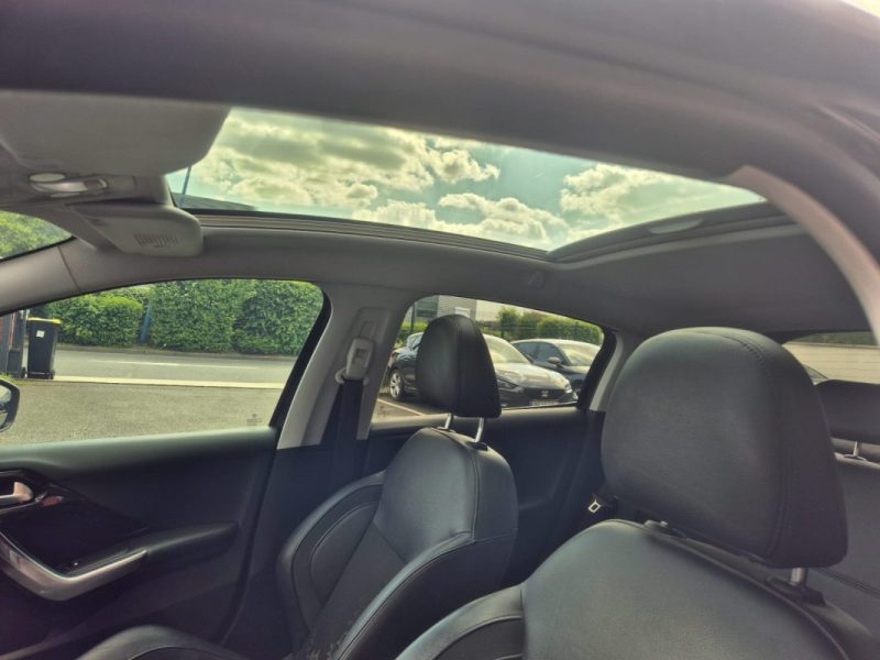 PEUGEOT 208 2013