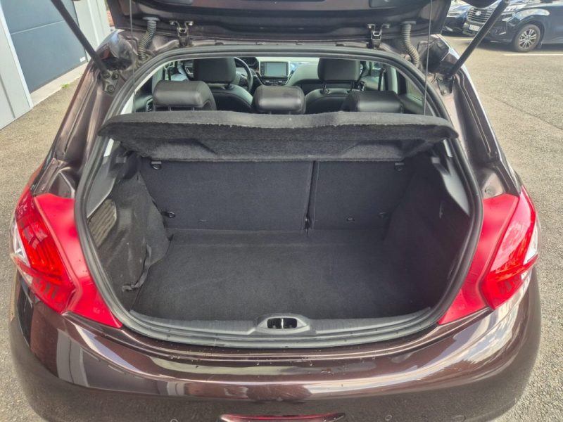 PEUGEOT 208 2013
