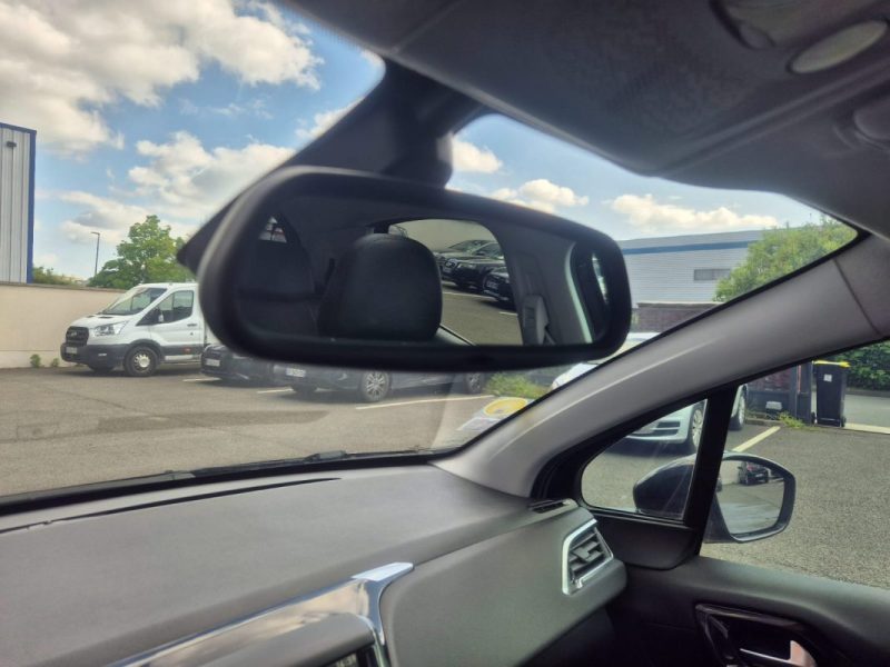 PEUGEOT 208 2013
