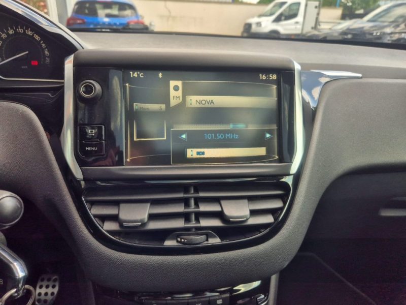 PEUGEOT 208 2013