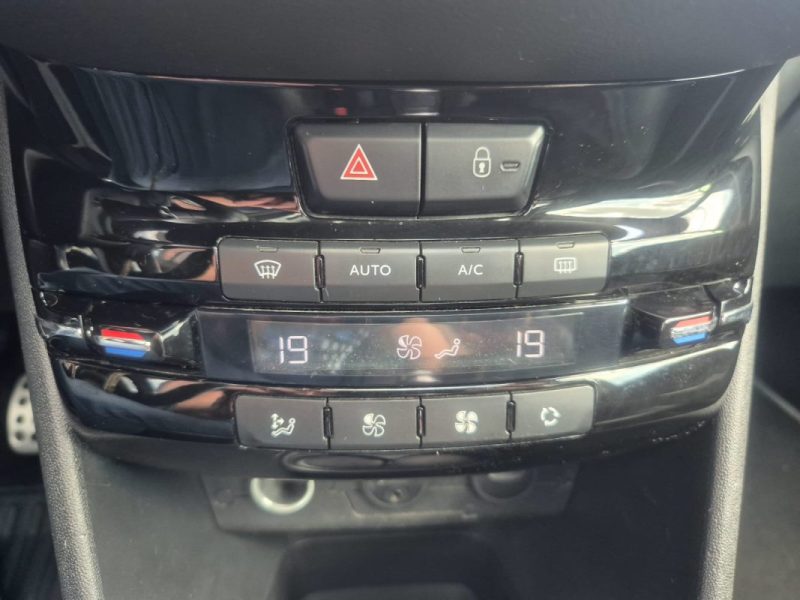 PEUGEOT 208 2013