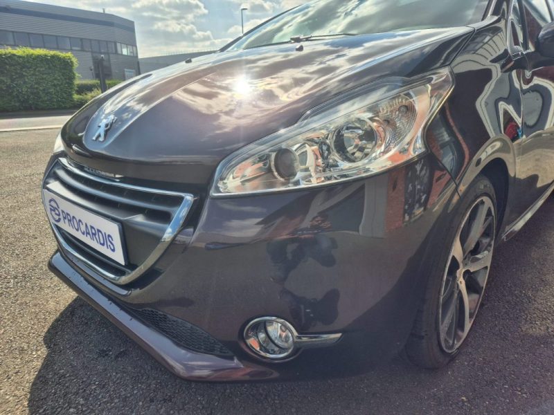 PEUGEOT 208 2013