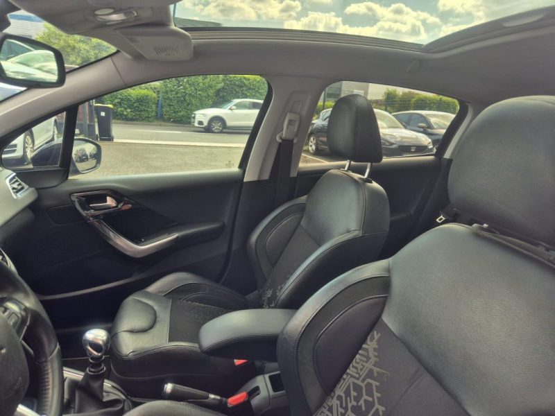 PEUGEOT 208 2013