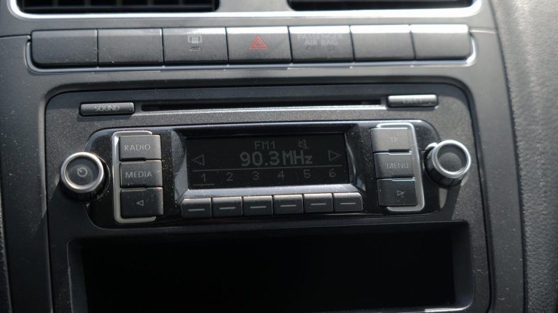 VOLKSWAGEN POLO 2011