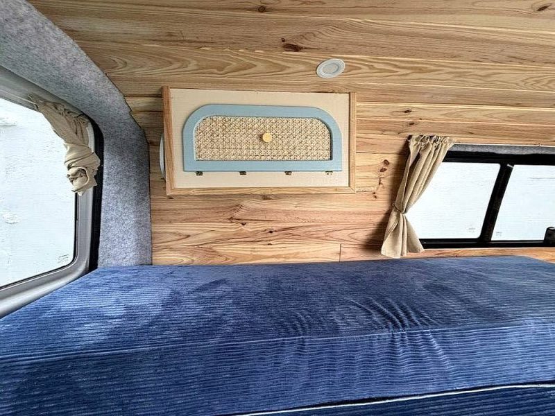 VOLKSWAGEN TRANSPORTER 2019