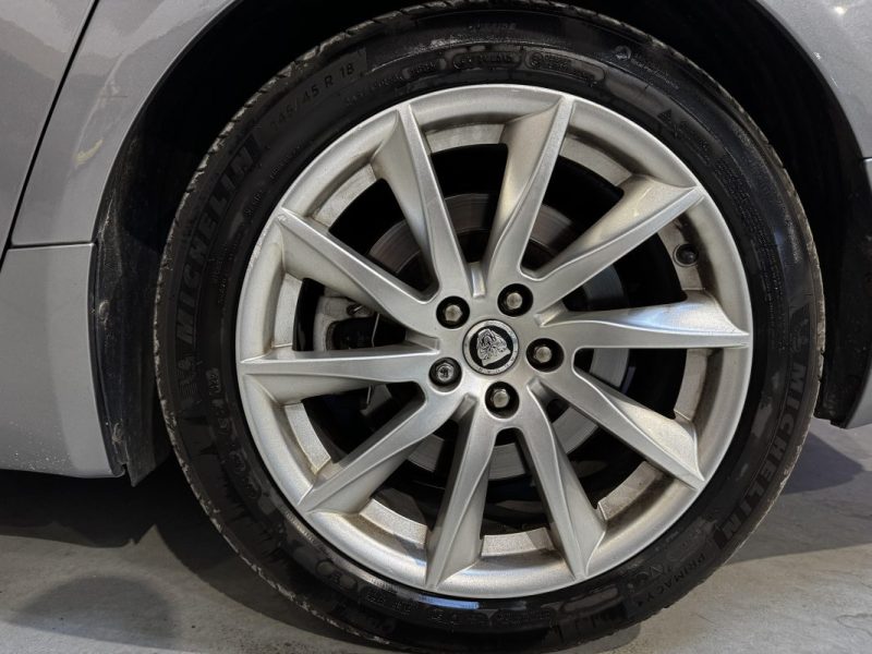 JAGUAR XF XF V6 3.0 D - 240 FAP Luxe Premium A - DISTRI OK - SUIVI COMPLET