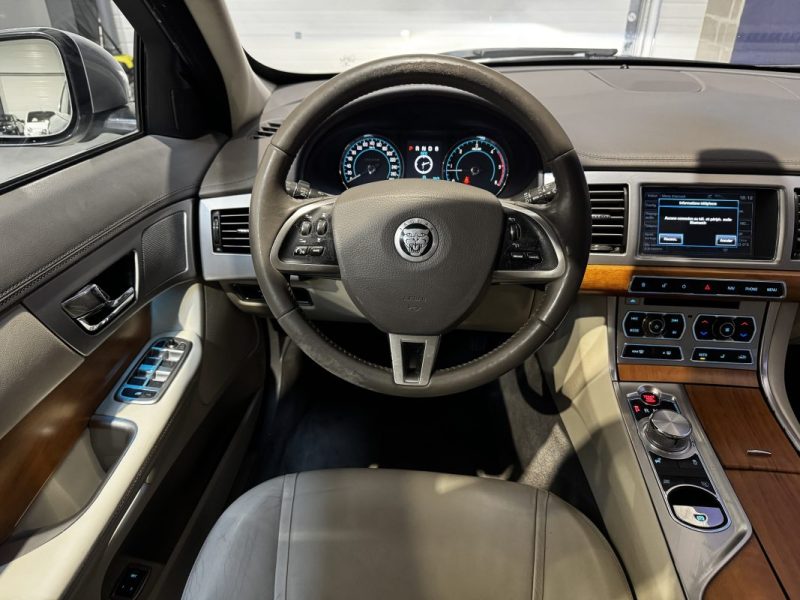 JAGUAR XF XF V6 3.0 D - 240 FAP Luxe Premium A - DISTRI OK - SUIVI COMPLET