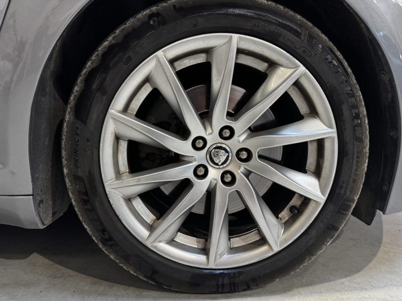 JAGUAR XF XF V6 3.0 D - 240 FAP Luxe Premium A - DISTRI OK - SUIVI COMPLET