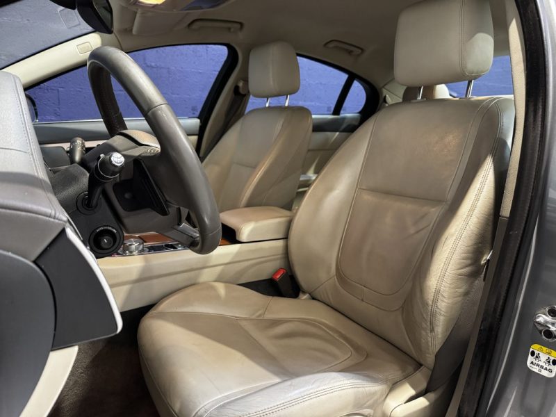 JAGUAR XF XF V6 3.0 D - 240 FAP Luxe Premium A - DISTRI OK - SUIVI COMPLET