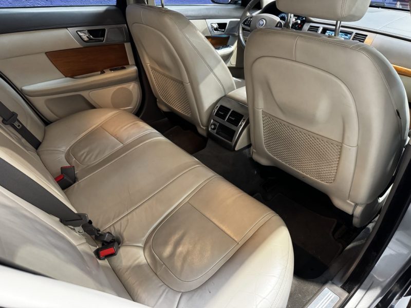 JAGUAR XF XF V6 3.0 D - 240 FAP Luxe Premium A - DISTRI OK - SUIVI COMPLET