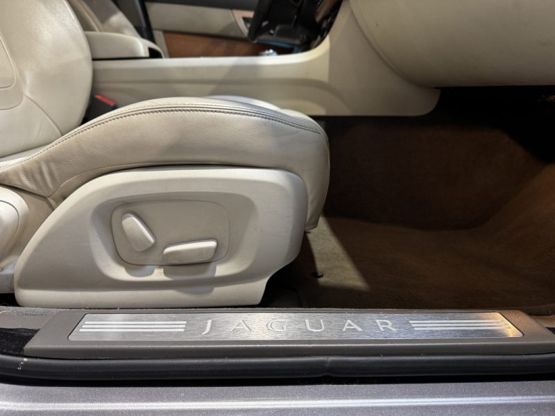 JAGUAR XF XF V6 3.0 D - 240 FAP Luxe Premium A - DISTRI OK - SUIVI COMPLET