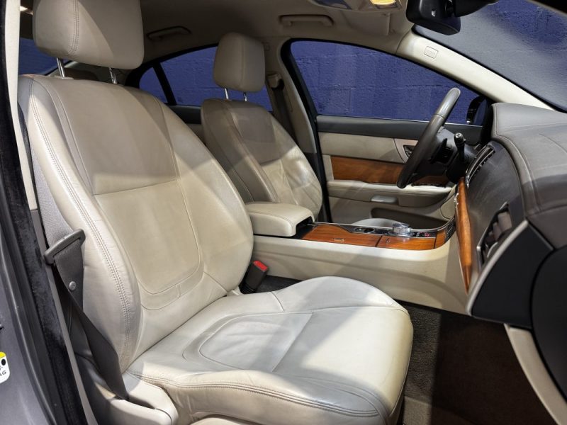JAGUAR XF XF V6 3.0 D - 240 FAP Luxe Premium A - DISTRI OK - SUIVI COMPLET